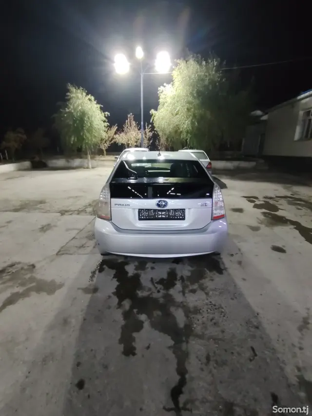 Toyota Prius 2011 · 1.8 AT