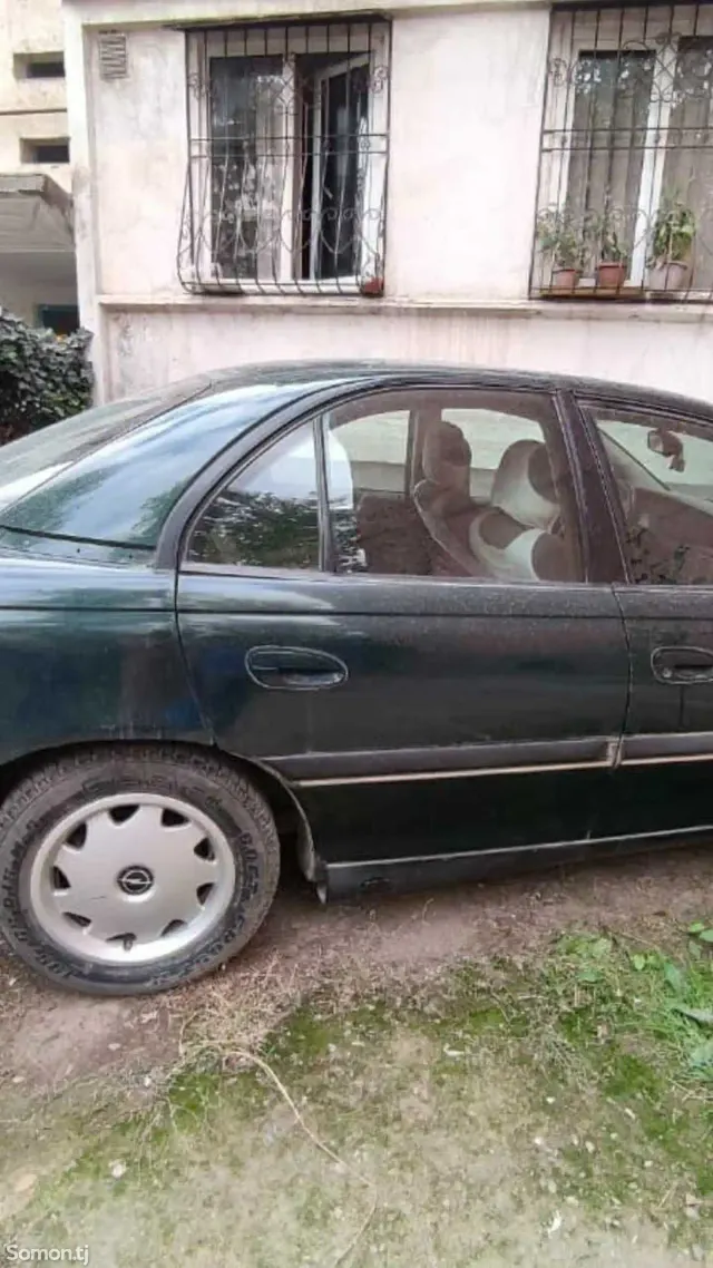 Opel Omega 1995 · 2.2 MT