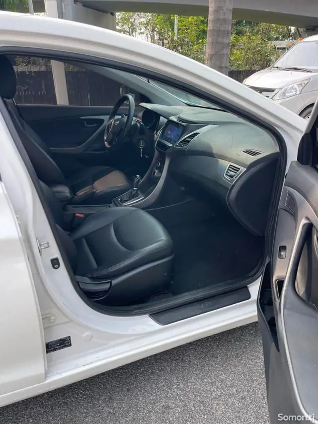 Hyundai Avante 2017 · 1.6 AT
