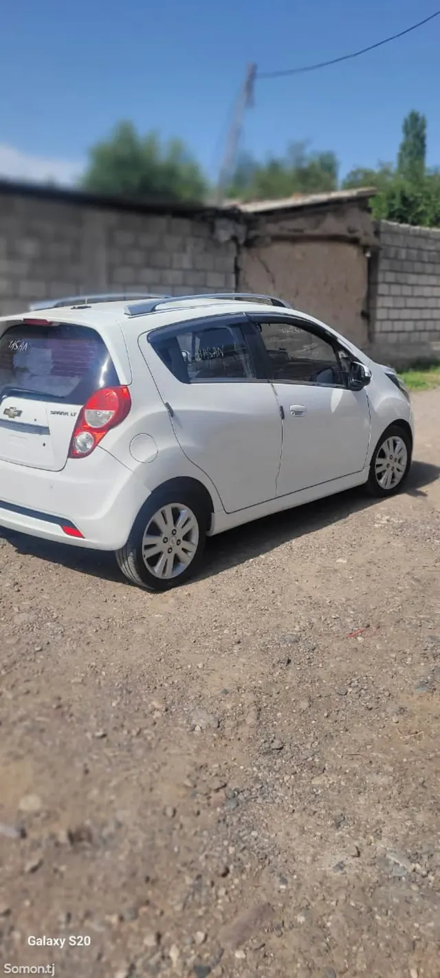 Chevrolet Spark 2014 · 1.1 AT