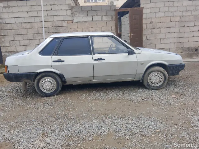 Lada (ВАЗ) 21099 2002 · 1.6 MT