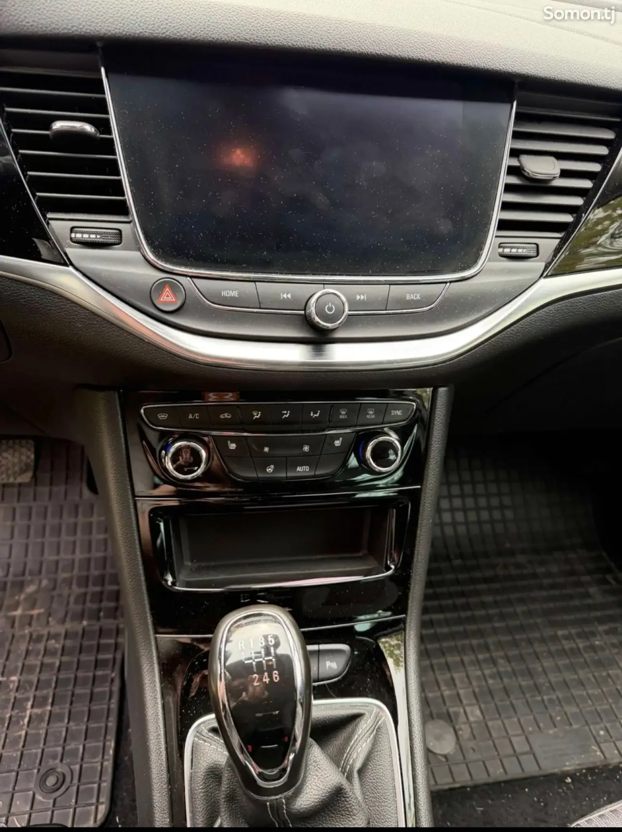 Opel Astra K 2020 · 1.2 MT