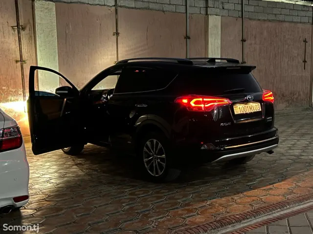 Toyota RAV 4 2017 · 2.5 AT
