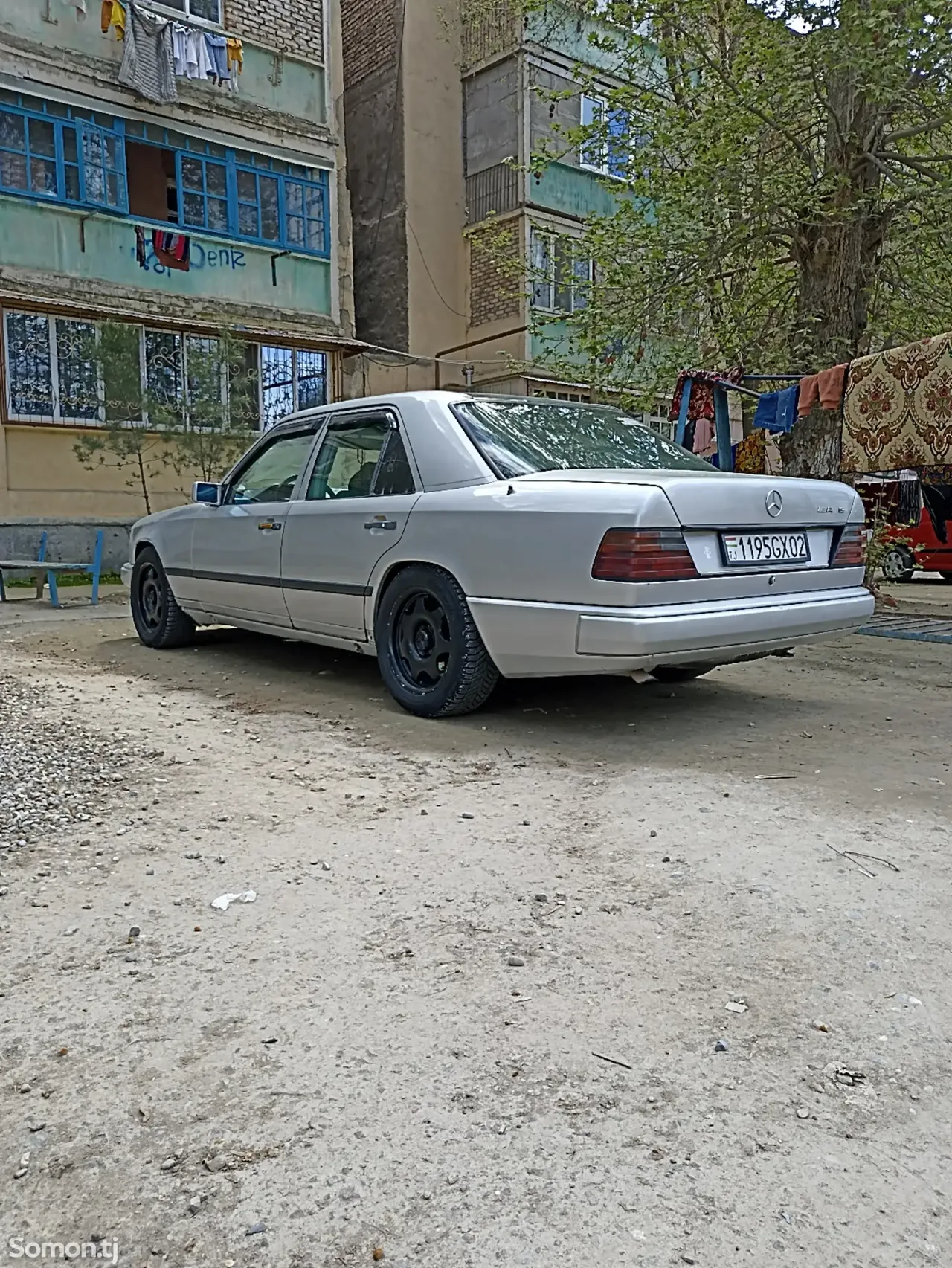Mercedes-Benz W124 1987 · 2.5 MT