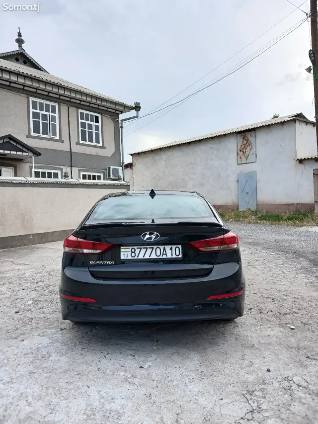 Hyundai Elantra 2017 · 1.8 AT