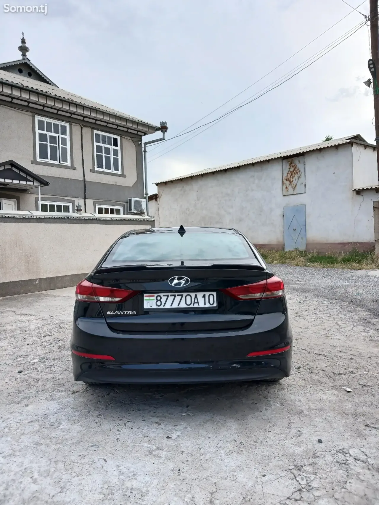Hyundai Elantra 2017 · 1.8 AT