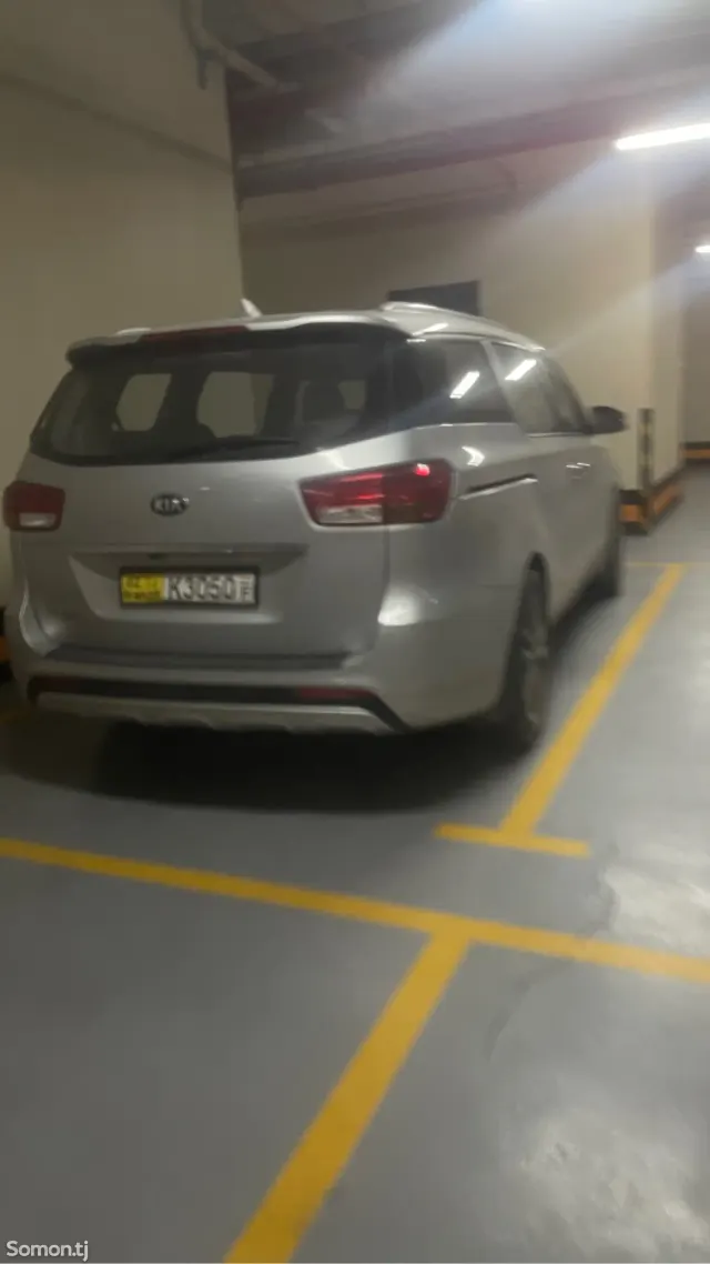 Kia Carnival 2017 · 2.9 AT
