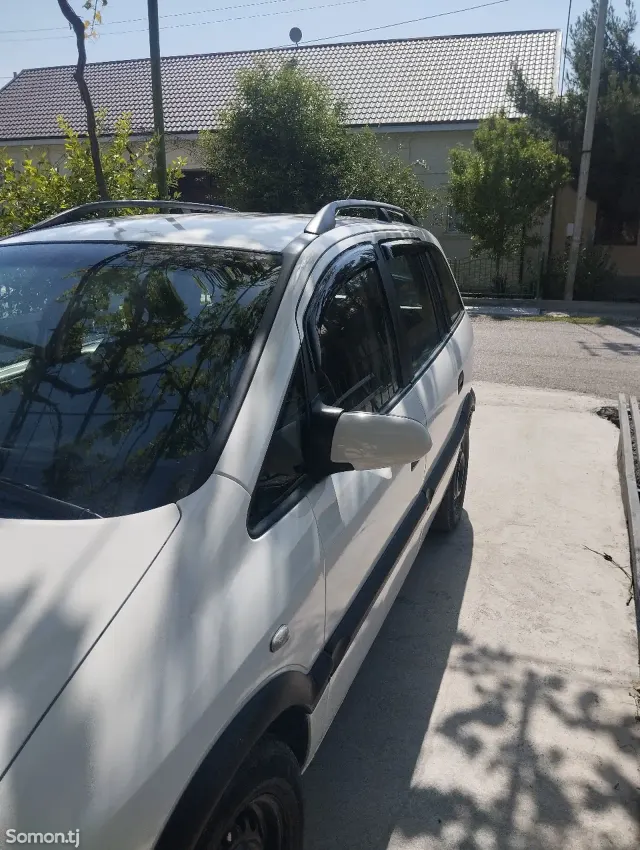Opel Zafira 2000 · 1.6 MT