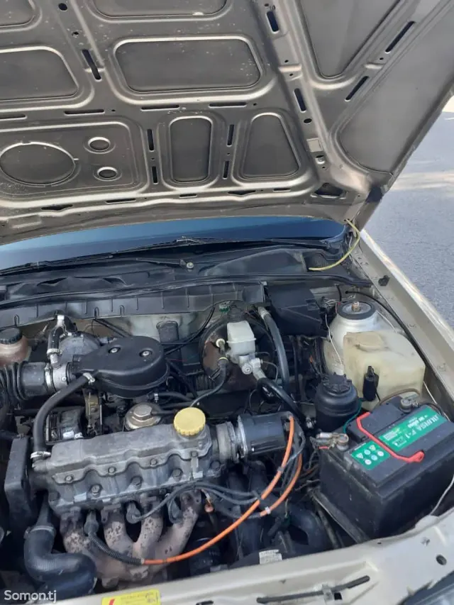 Opel Vectra A 1990 · 1.6 MT