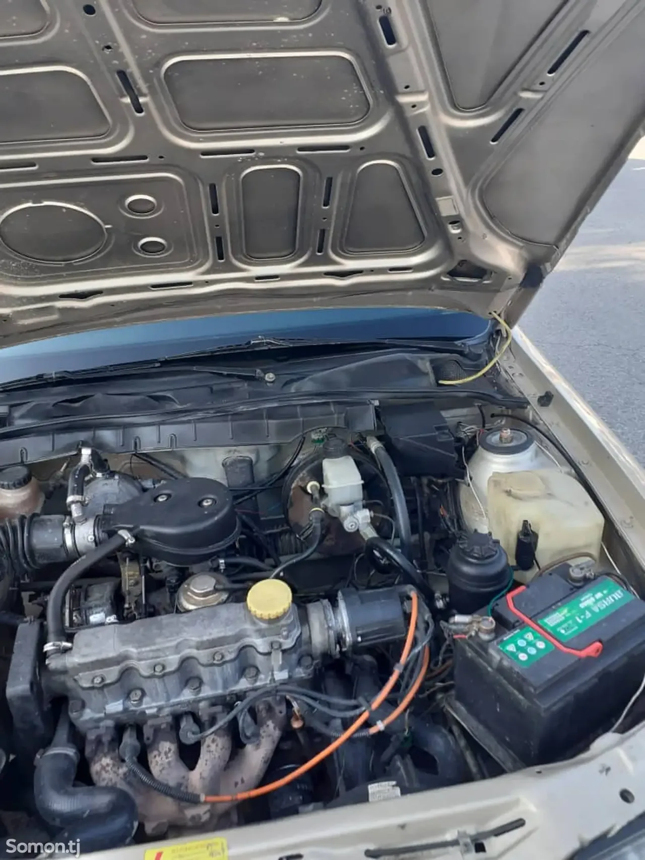 Opel Vectra A 1990 · 1.6 MT