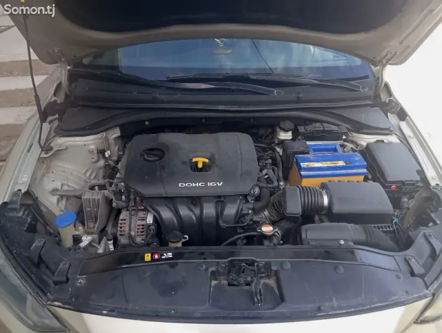 Hyundai Elantra 2018 · 2.0 AT