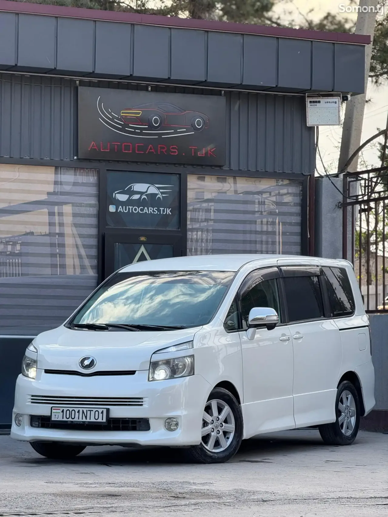Toyota Voxy 2007 · 1.8 AT