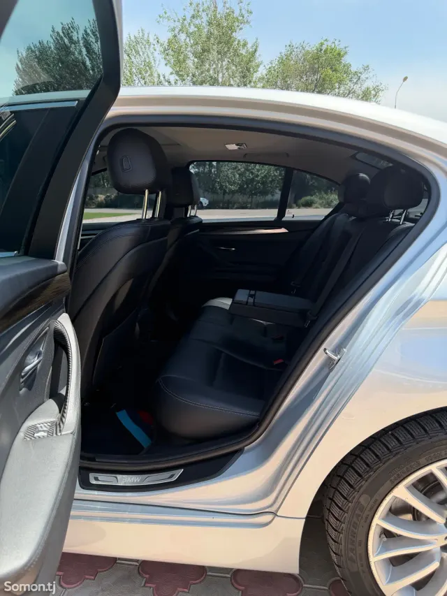 BMW 5 series 2015 · 2.0 AT
