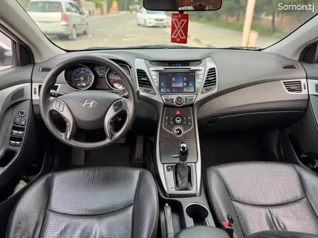 Hyundai Avante 2015 · 1.6 AT