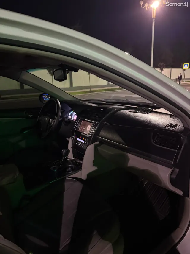 Toyota Camry 2013 · 2.5 AT