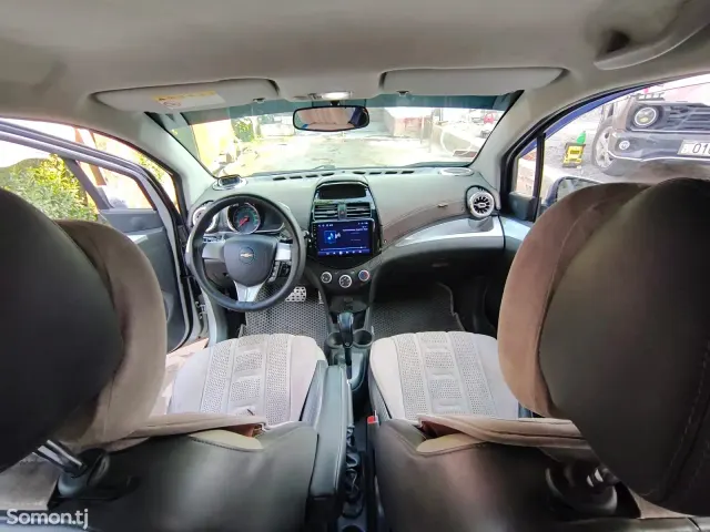 Chevrolet Spark 2014 · 1.1 AT