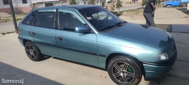 Opel Astra F 1996 · 1.6 MT