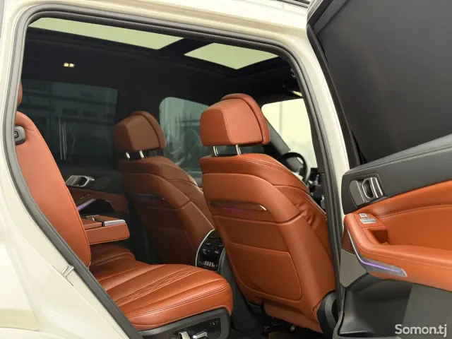 BMW X7 2023 · 4.4 AT