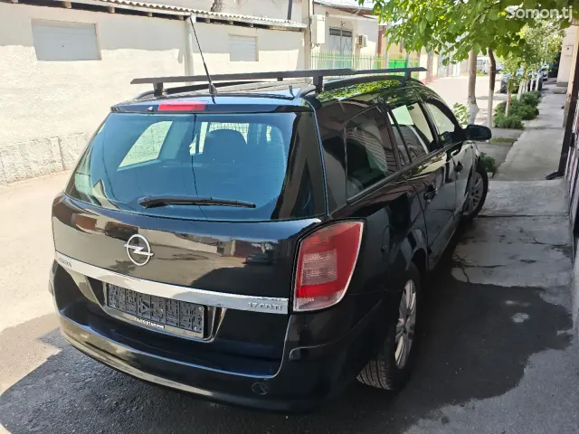 Opel Astra H 2008 · 1.7 MT