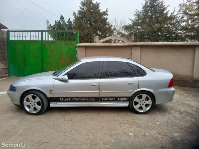 Opel Vectra B 2000 · 1.8 MT