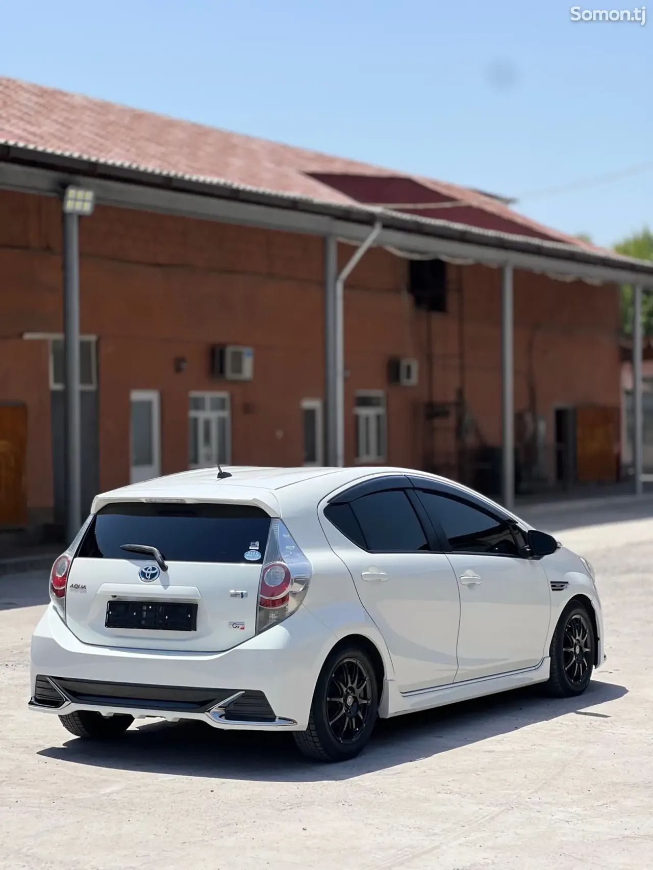 Toyota Aqua 2014 · 1.5 AT
