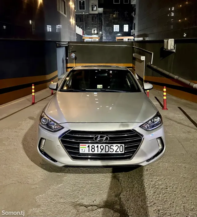 Hyundai Elantra 2017 · 2.0 AT