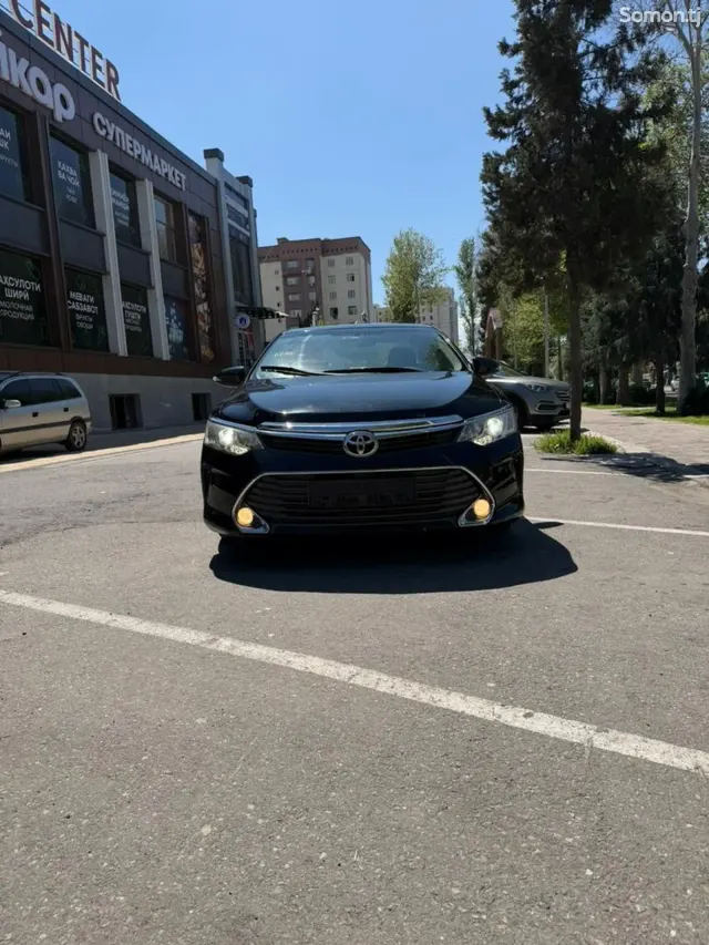 Toyota Camry 2015 · 2.0 AT