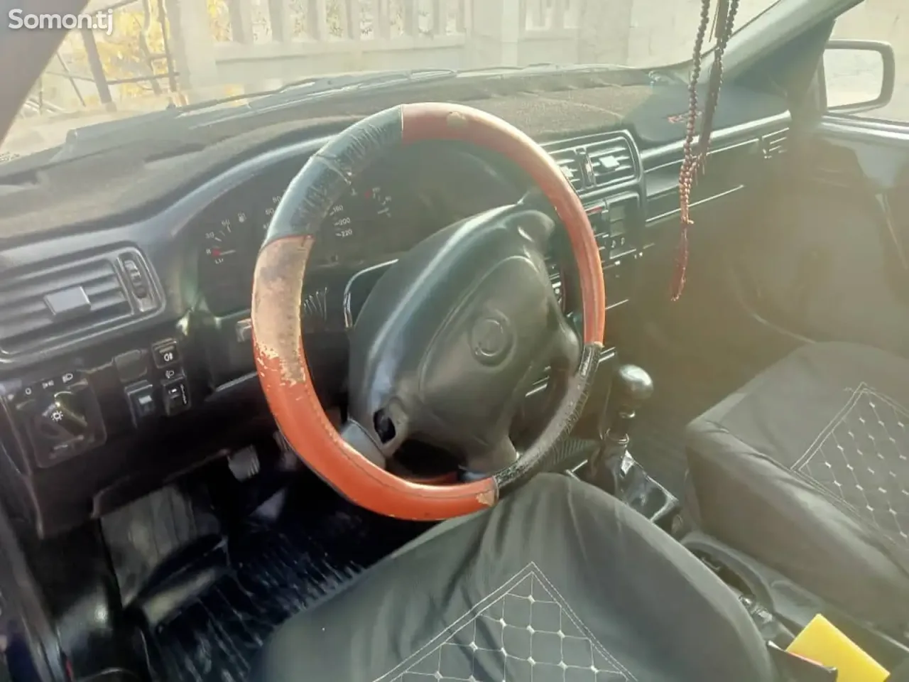 Opel Vectra A 1995 · 1.6 MT