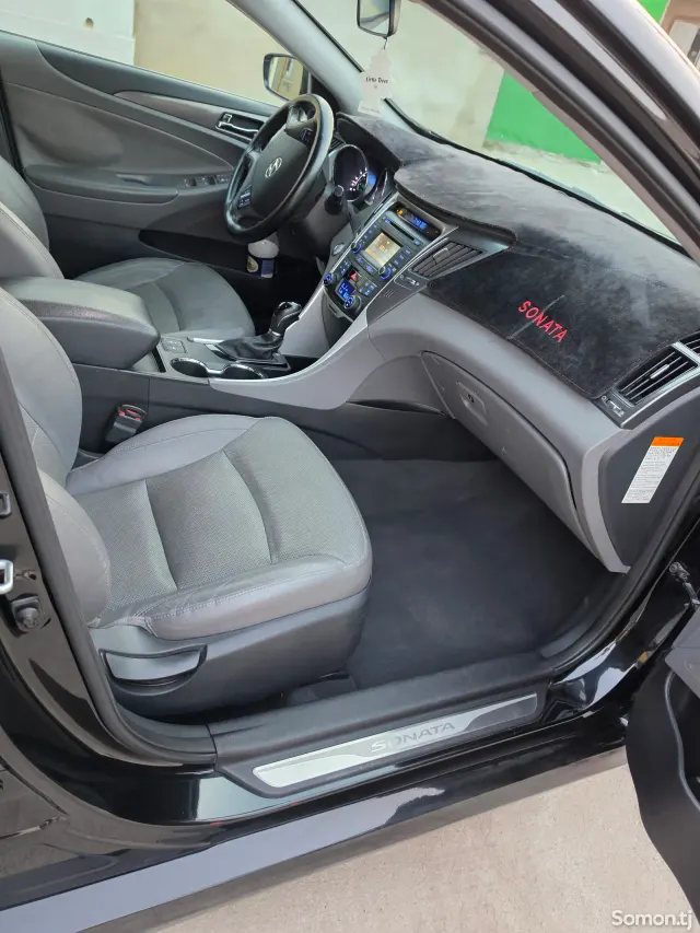 Hyundai Sonata 2015 · 2.4 AT