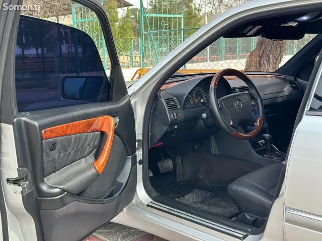 Mercedes-Benz C class 1999 · 2.4 AT