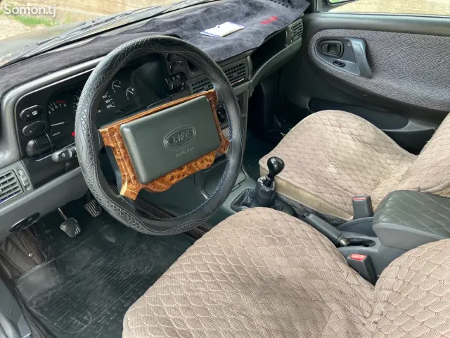 Daewoo Nexia 1995 · 1.6 MT