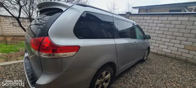 Toyota Sienna 2014 · 3.5 AT