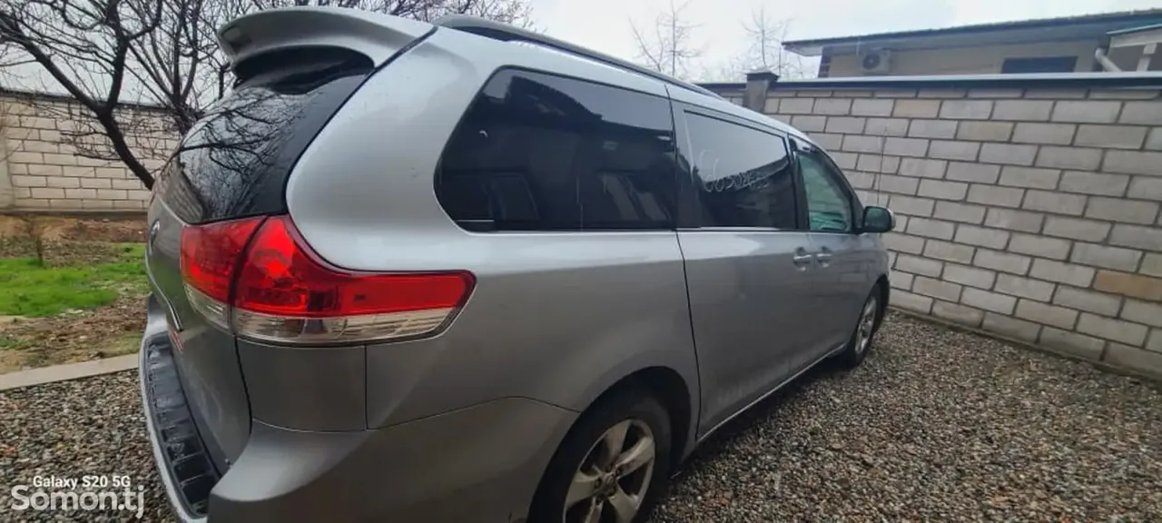 Toyota Sienna 2014 · 3.5 AT