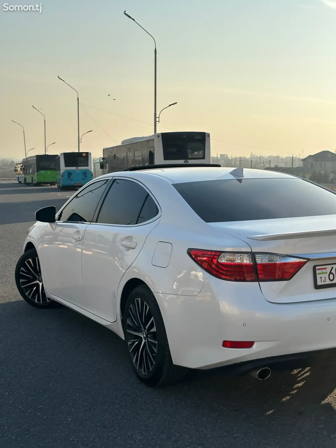 Lexus ES series 2015 · 3.5 AT