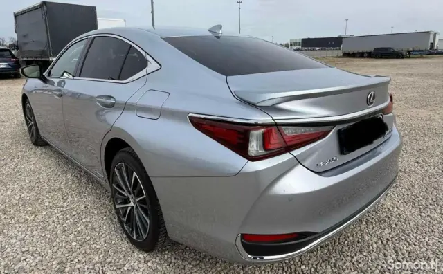 Lexus ES series 2024 · 3.0 AT