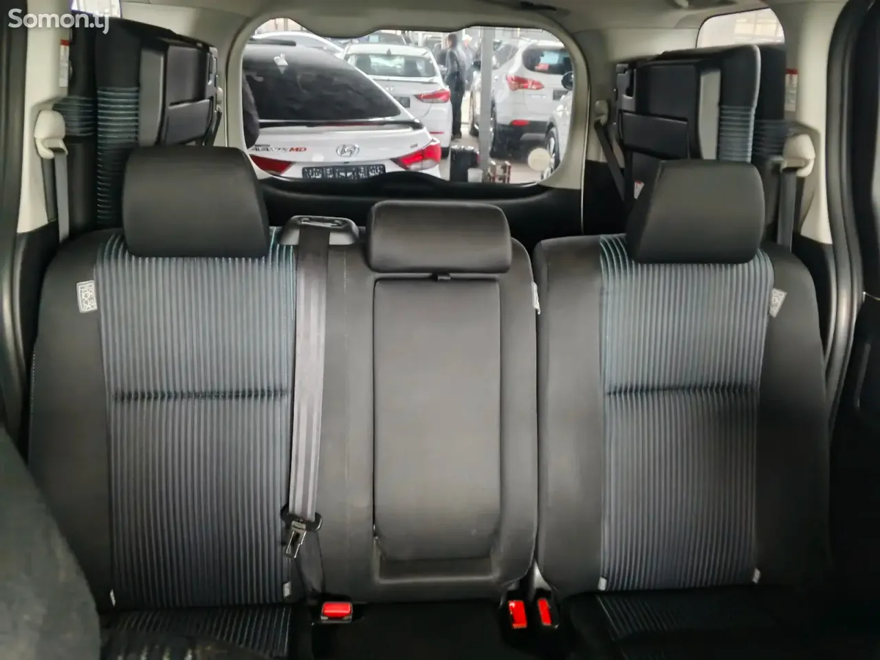 Toyota Voxy 2014 · 2.0 AT