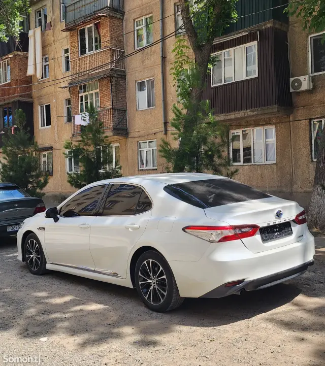 Toyota Camry 2018 · 2.5 AT