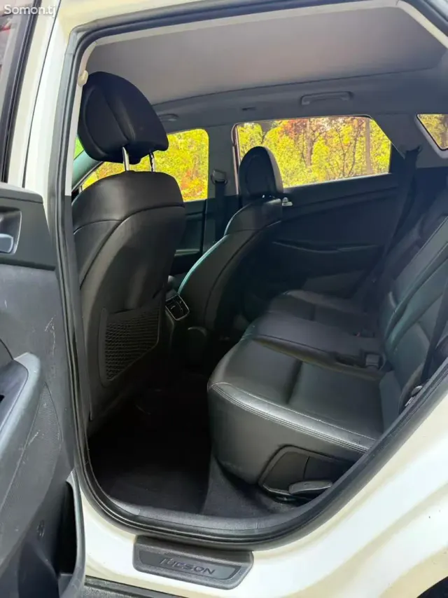Hyundai Tucson 2016 · 1.6 AT