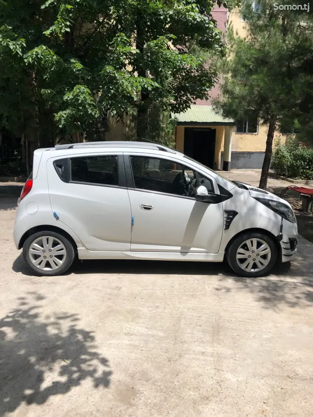 Chevrolet Spark 2014 · 1.1 AT