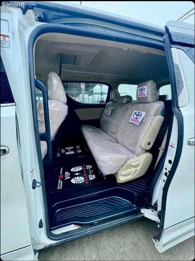 Toyota Vellfire 2016 · 2.5 AT