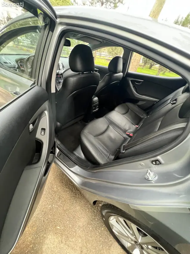 Hyundai Avante 2015 · 1.6 AT