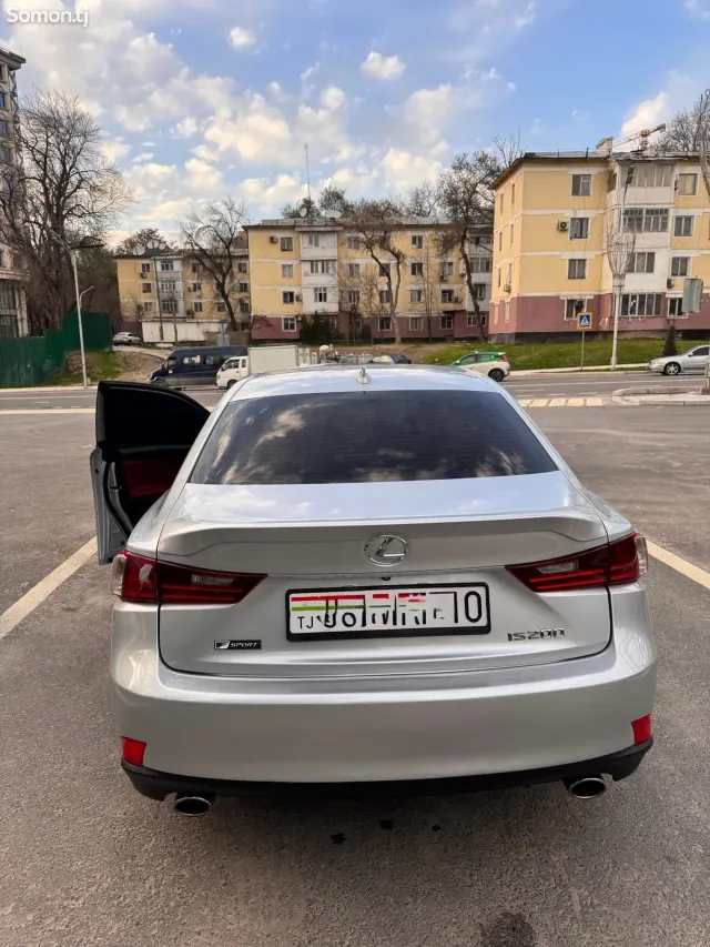 Lexus IS series 2016 · 2.0 AT
