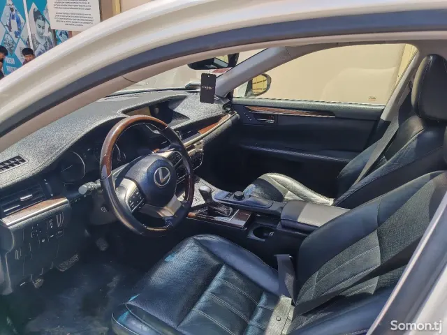Lexus ES series 2016 · 2.5 AT