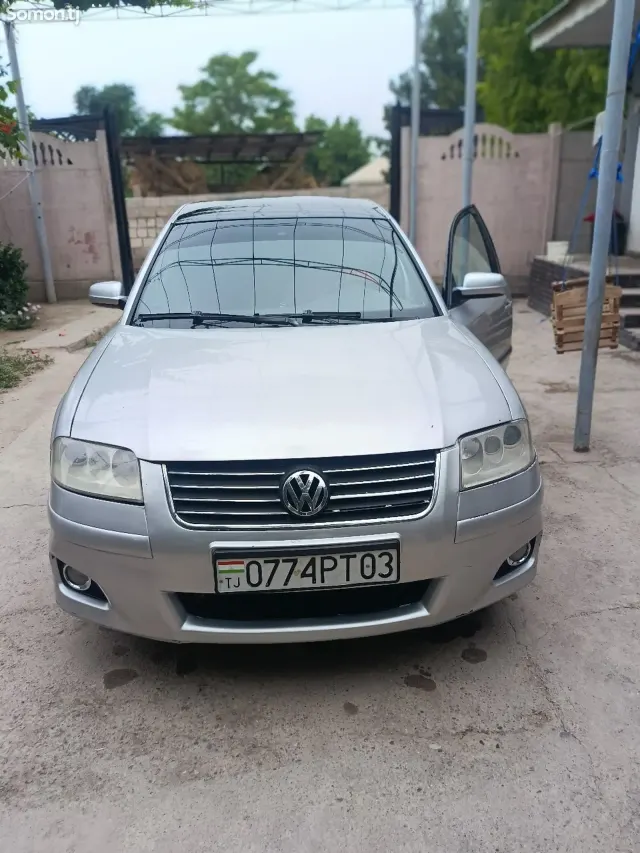 Volkswagen Passat 2003 · 1.8 MT