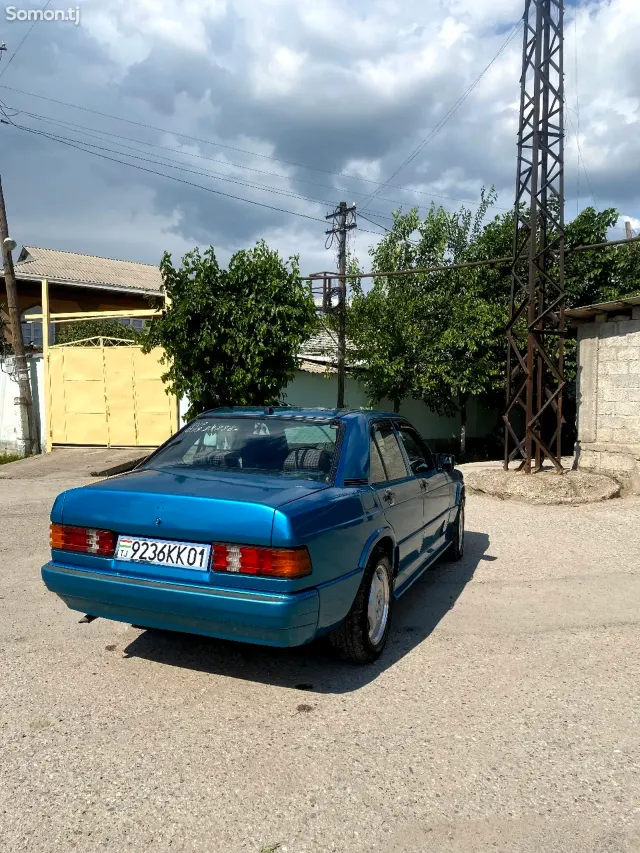 Mercedes-Benz W201 1991 · 1.8 MT