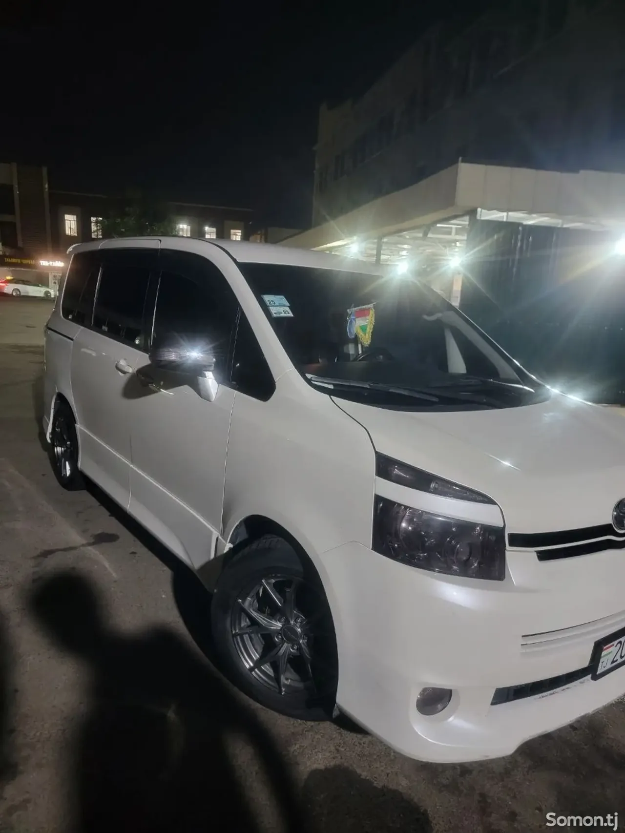 Toyota Voxy 2008 · 2.0 AT