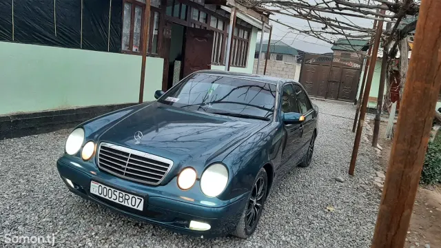 Mercedes-Benz E class 2000 · 2.3 MT