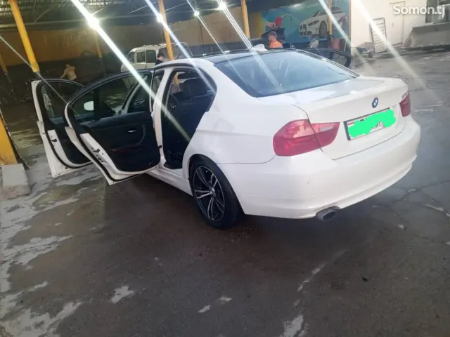 BMW 3 series 2010 · 2.0 AT