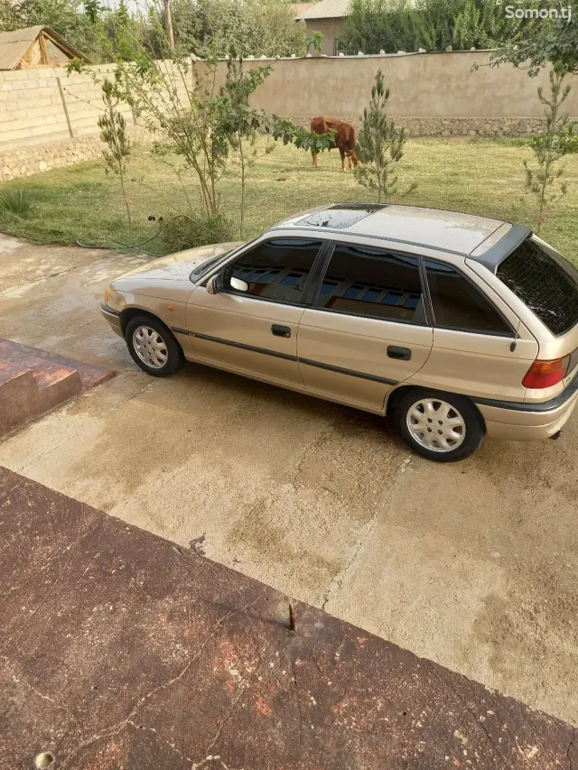 Opel Astra F 1997 · 1.6 MT