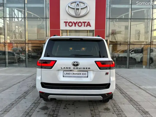 Toyota Land Cruiser 2025 · 3.5 AT
